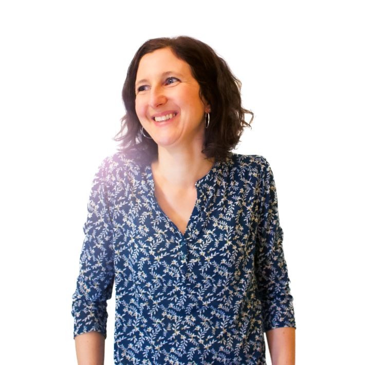 Portrait souriant d'Ariane Dezalys